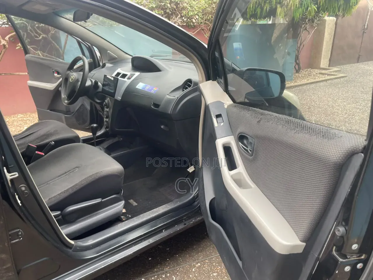 Toyota Vitz 1.3 AWD 3dr 2010 Black