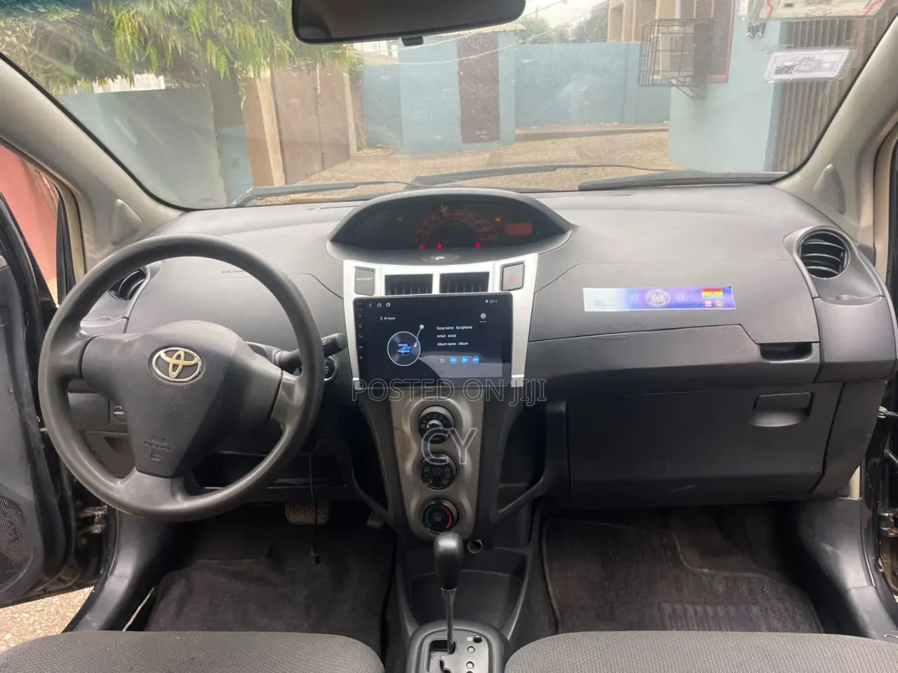 Toyota Vitz 1.3 AWD 3dr 2010 Black