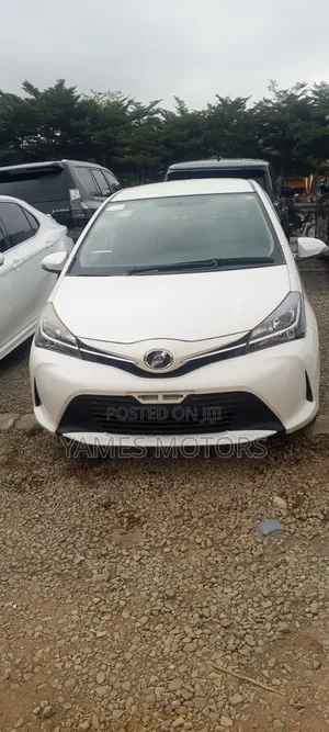 Toyota Vitz 2016 White