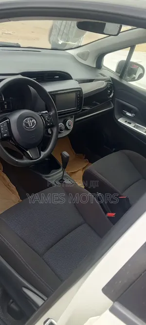 Toyota Vitz 2016 White