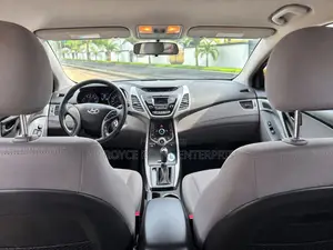 Hyundai Elantra SE Sedan FWD (1.8L 4cyl 6A) 2016 Red
