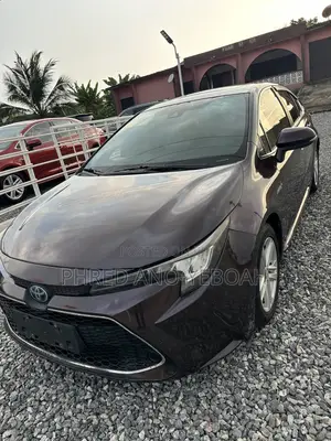 Toyota Corolla SE 2021 Maroon