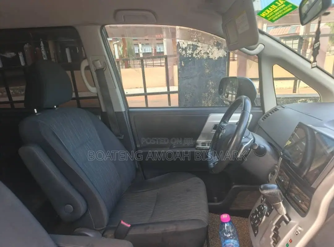 Toyota Voxy 2013 Black