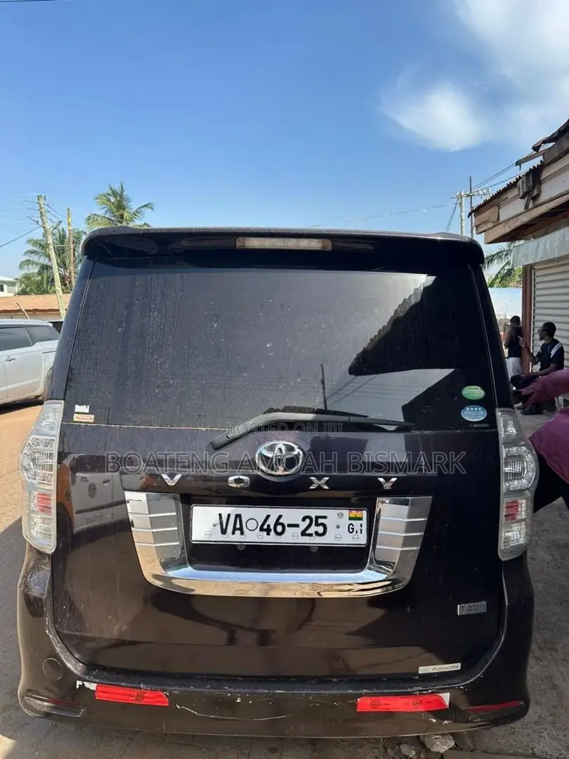 Toyota Voxy 2013 Black
