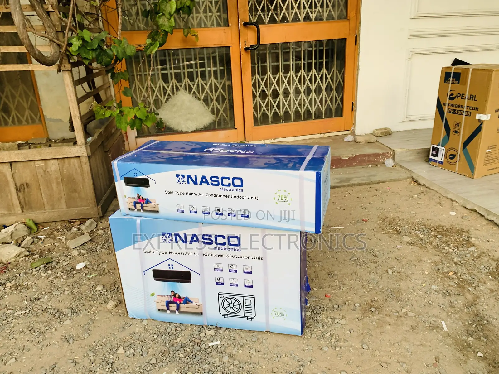 Dust Removal Nasco 1.5HP Black Split Air Conditioner (NAS-J12-V1B)