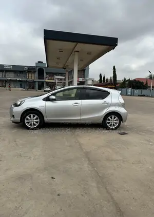 Toyota Aqua 2015 Silver