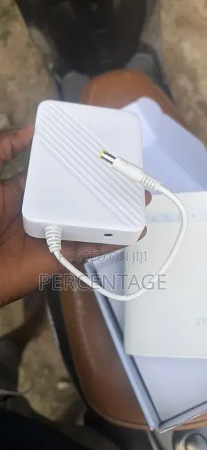 ZTE UNIVERSAL ROUTER It Comes With the Box and Accessories