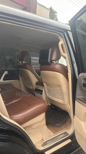 Toyota Land Cruiser 4.6 V8 GX-R 2013 Black
