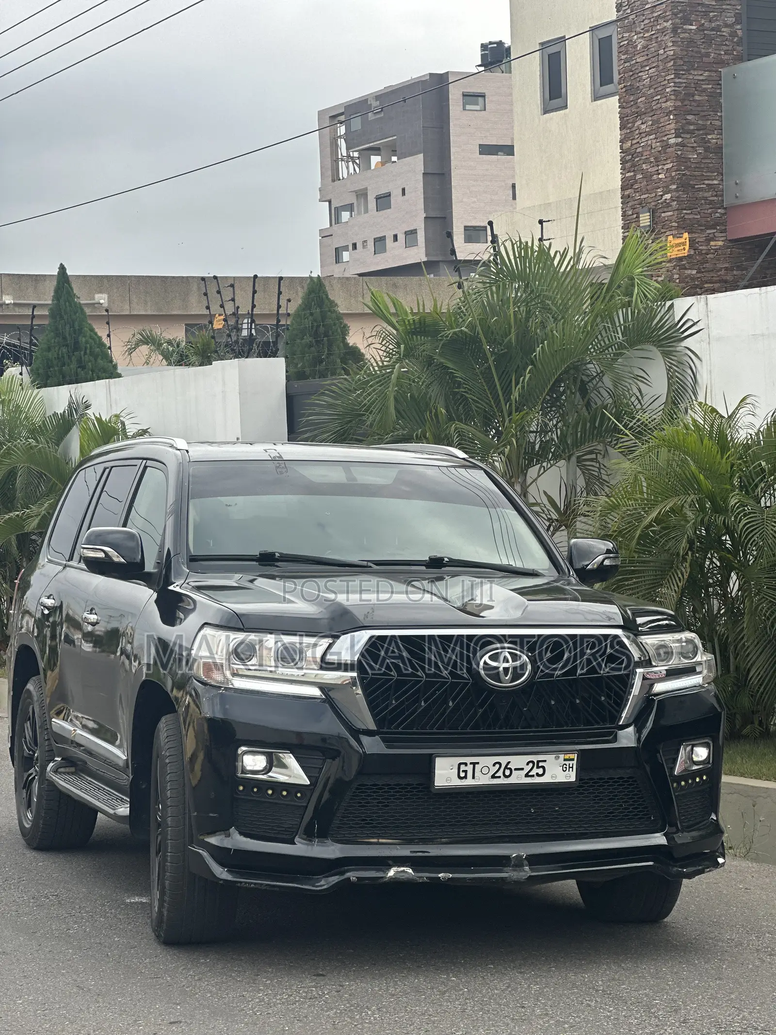 Toyota Land Cruiser 4.6 V8 GX-R 2013 Black