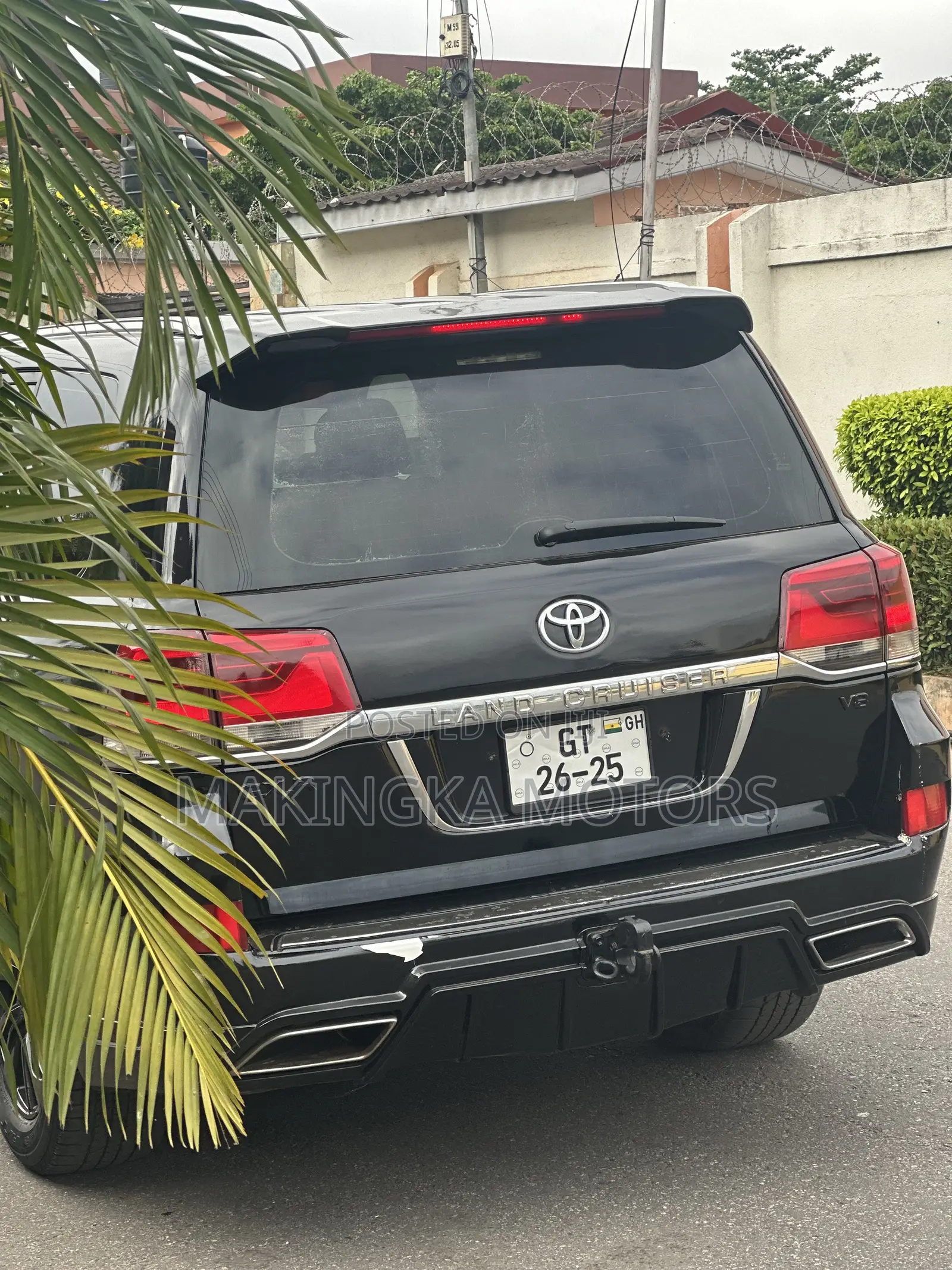 Toyota Land Cruiser 4.6 V8 GX-R 2013 Black
