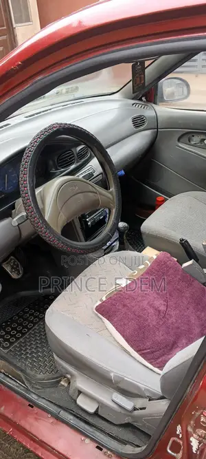 Kia Avella 2000 Red