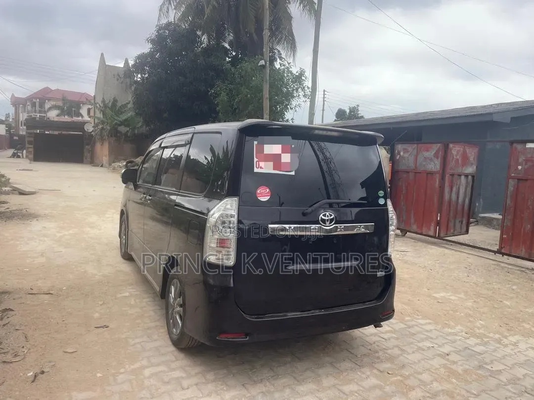 Toyota Voxy 2013 Black