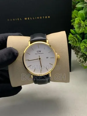 Daniel Wellington Leather Watch for Men – Classic Everyday Wristwatch