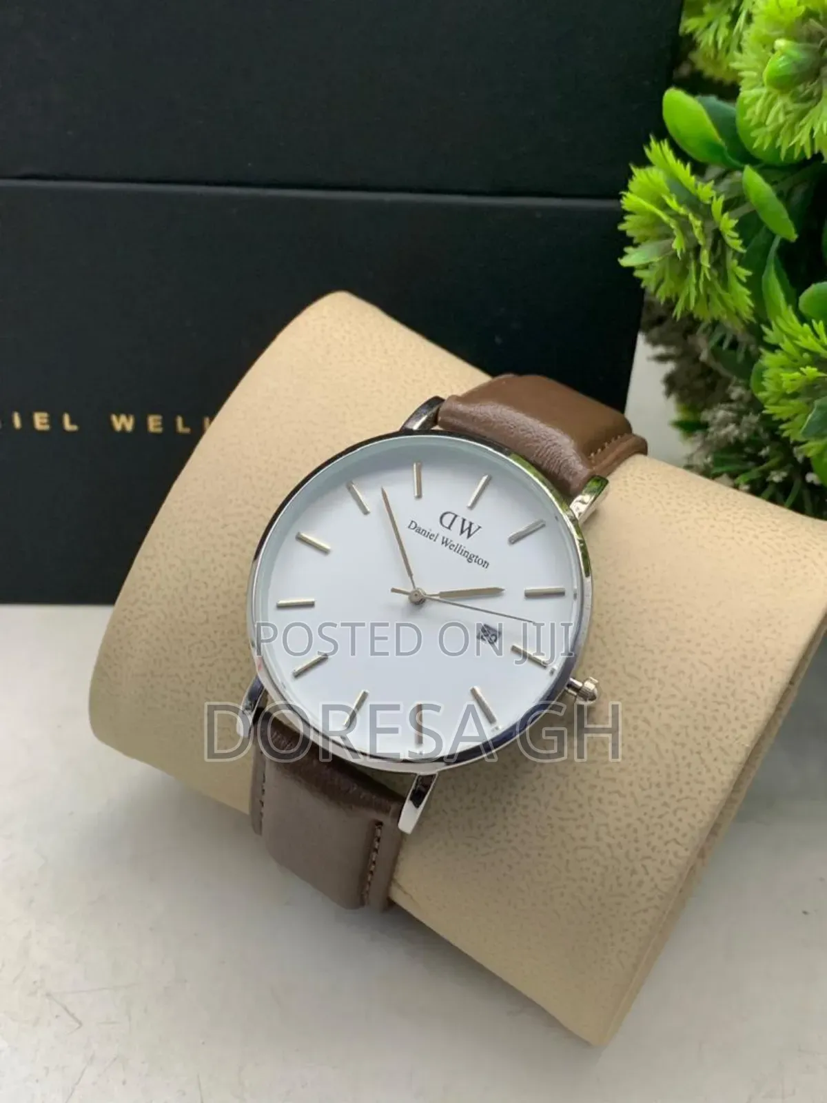 Daniel Wellington Leather Watch for Men – Classic Everyday Wristwatch