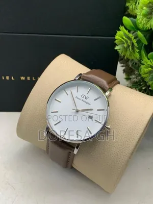 Daniel Wellington Leather Watch for Men – Classic Everyday Wristwatch