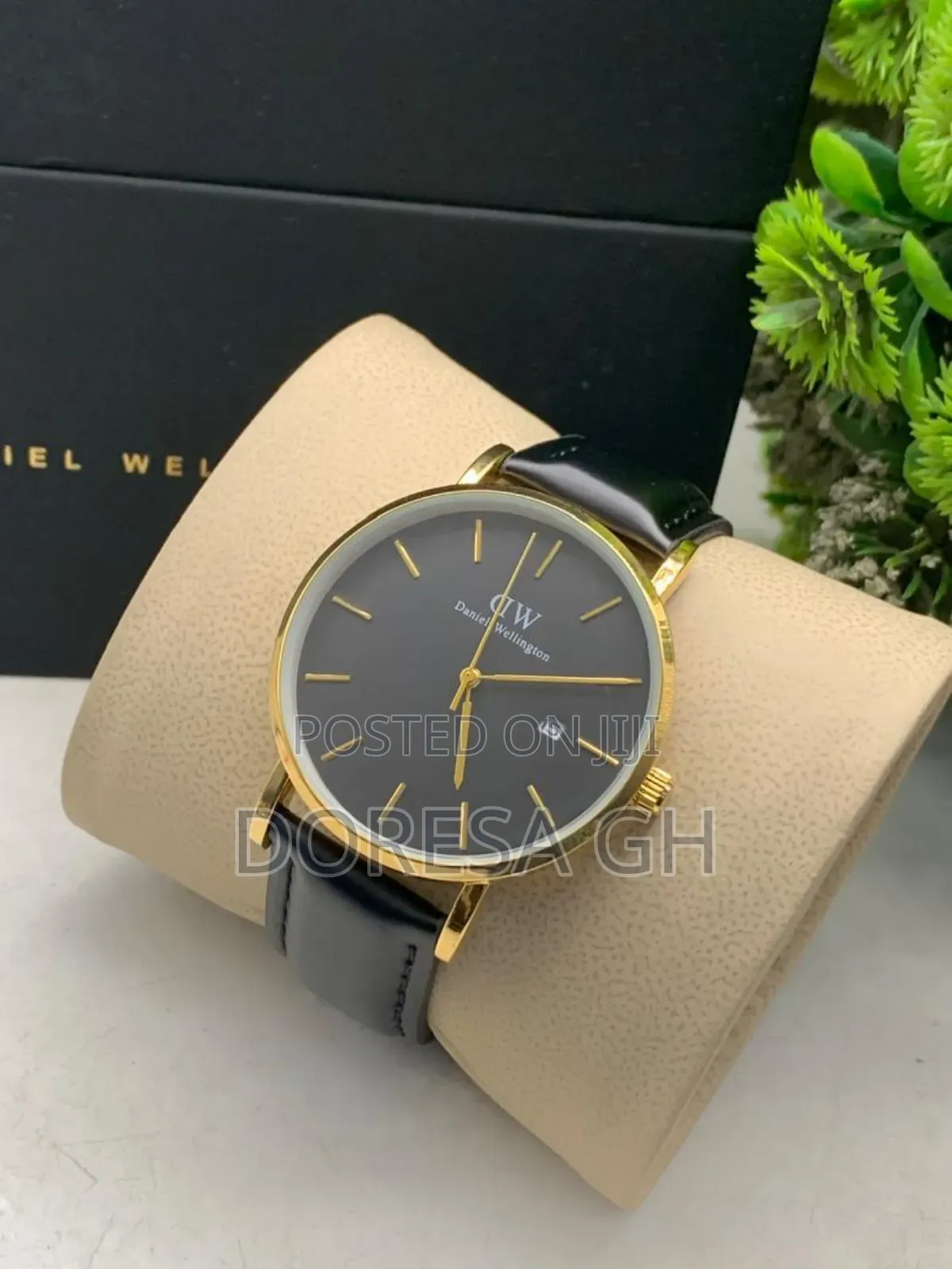 Daniel Wellington Leather Watch for Men – Classic Everyday Wristwatch