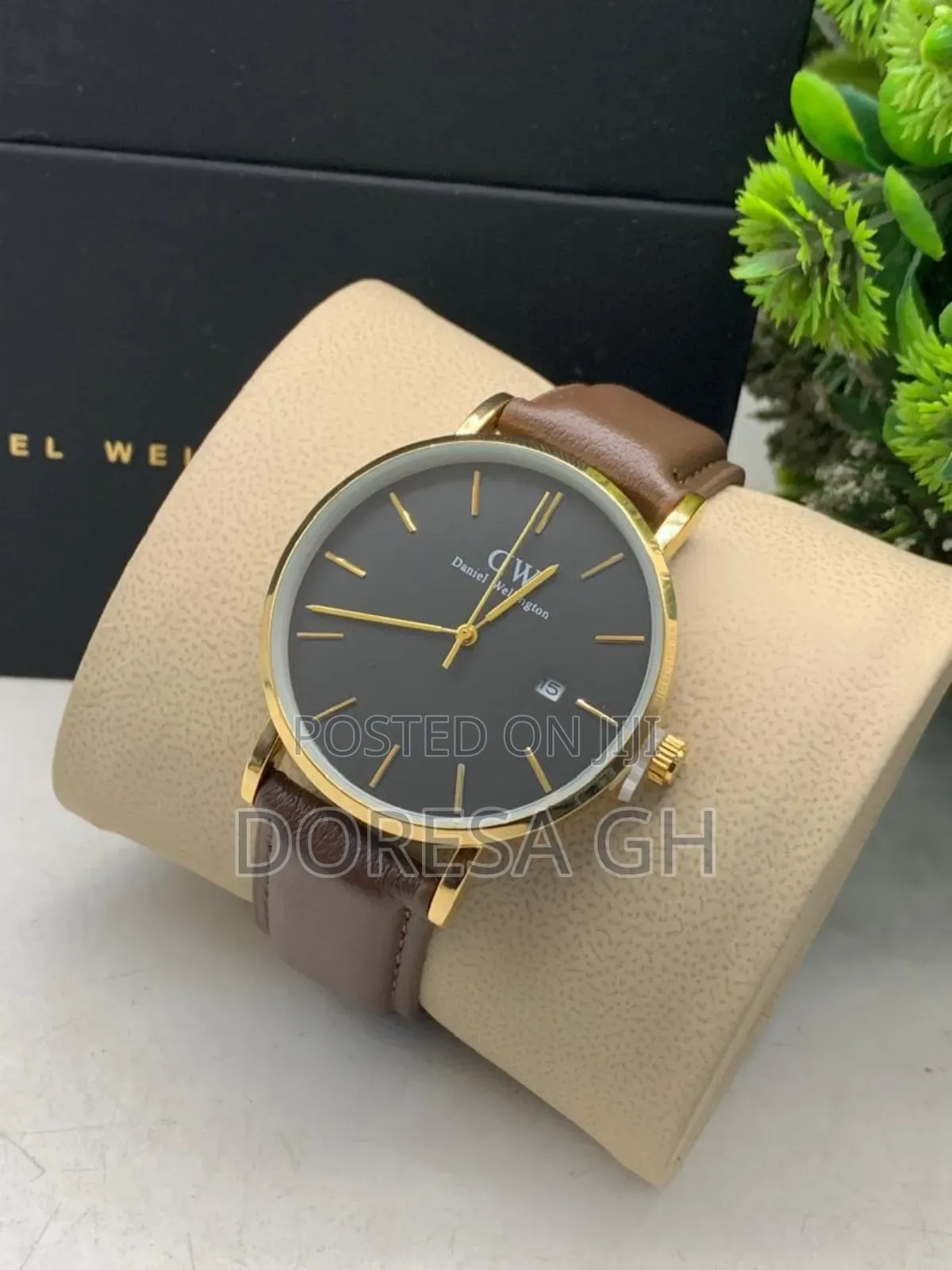 Daniel Wellington Leather Watch for Men – Classic Everyday Wristwatch