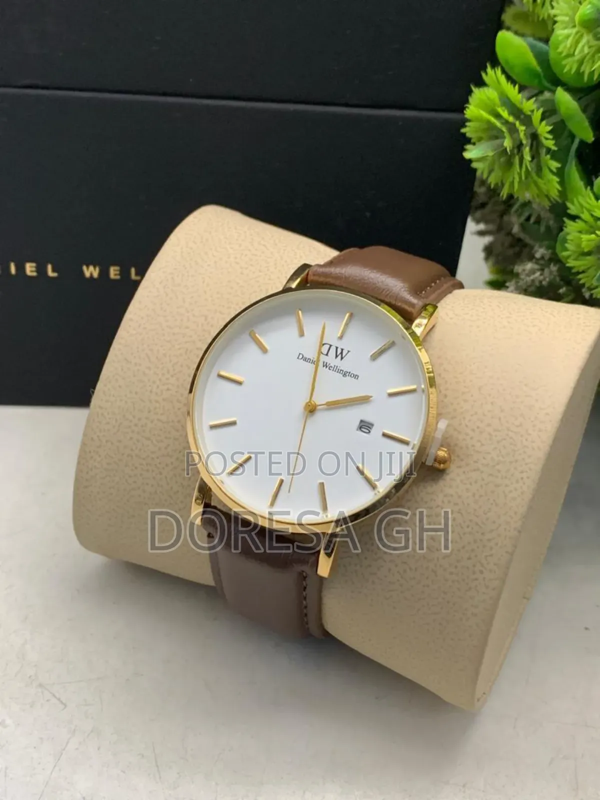 Daniel Wellington Leather Watch for Men – Classic Everyday Wristwatch