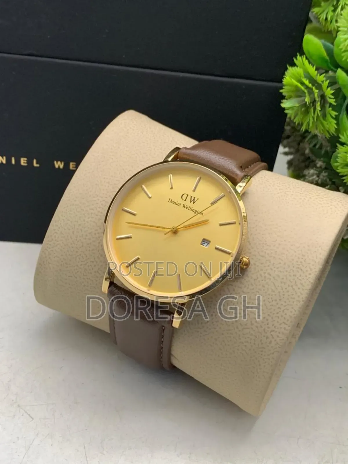 Daniel Wellington Leather Watch for Men – Classic Everyday Wristwatch
