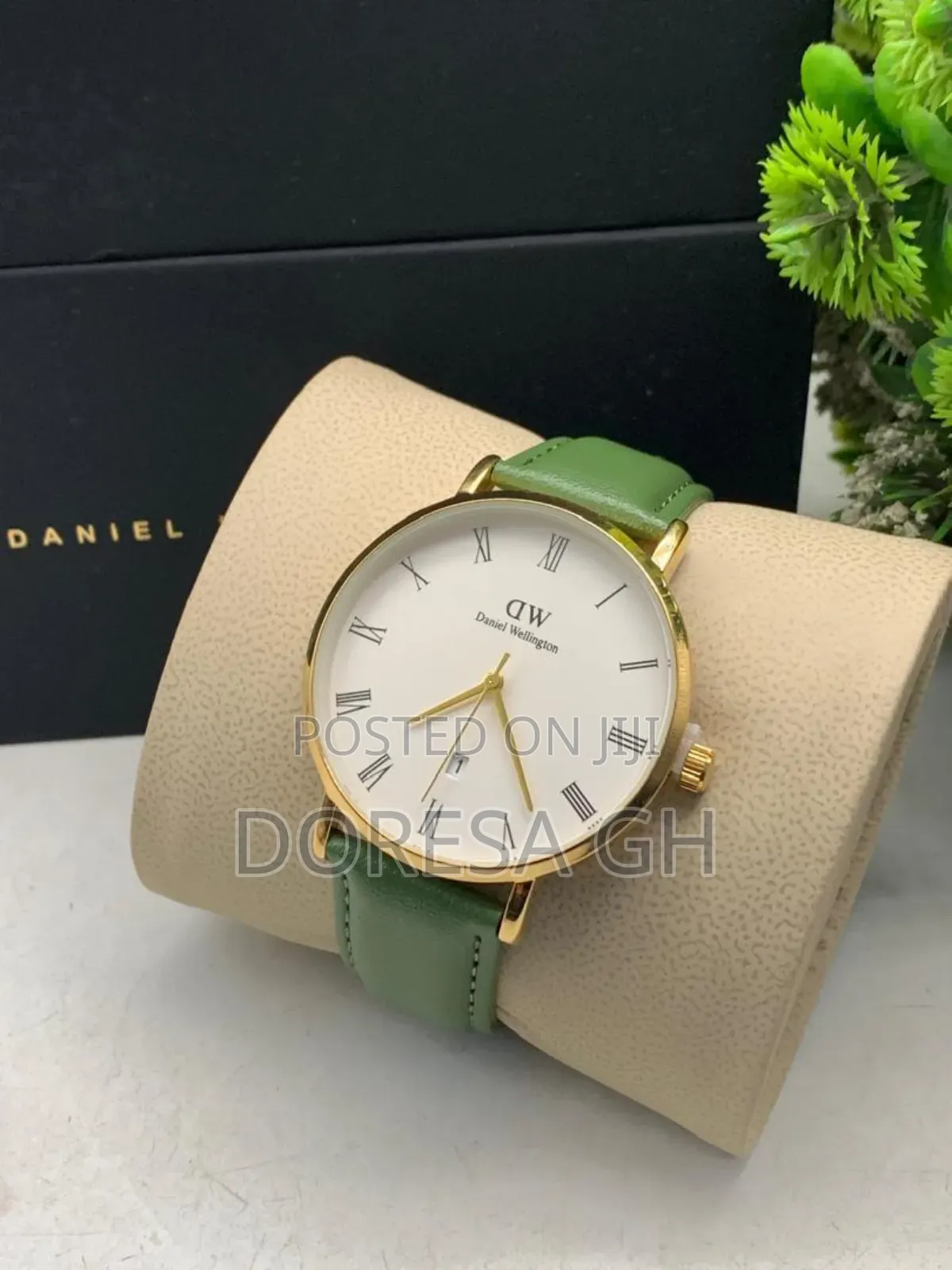 Daniel Wellington Leather Watch for Men – Classic Everyday Wristwatch