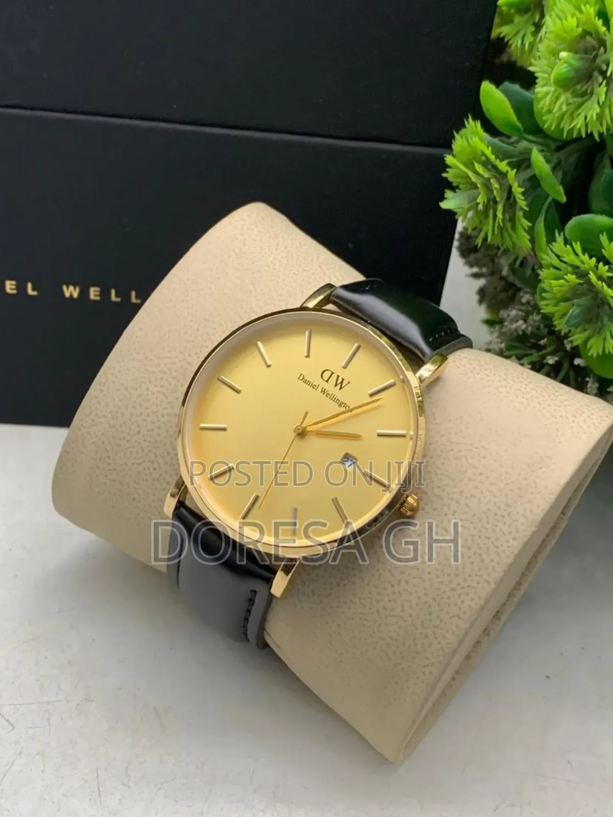 Daniel Wellington Leather Watch for Men – Classic Everyday Wristwatch