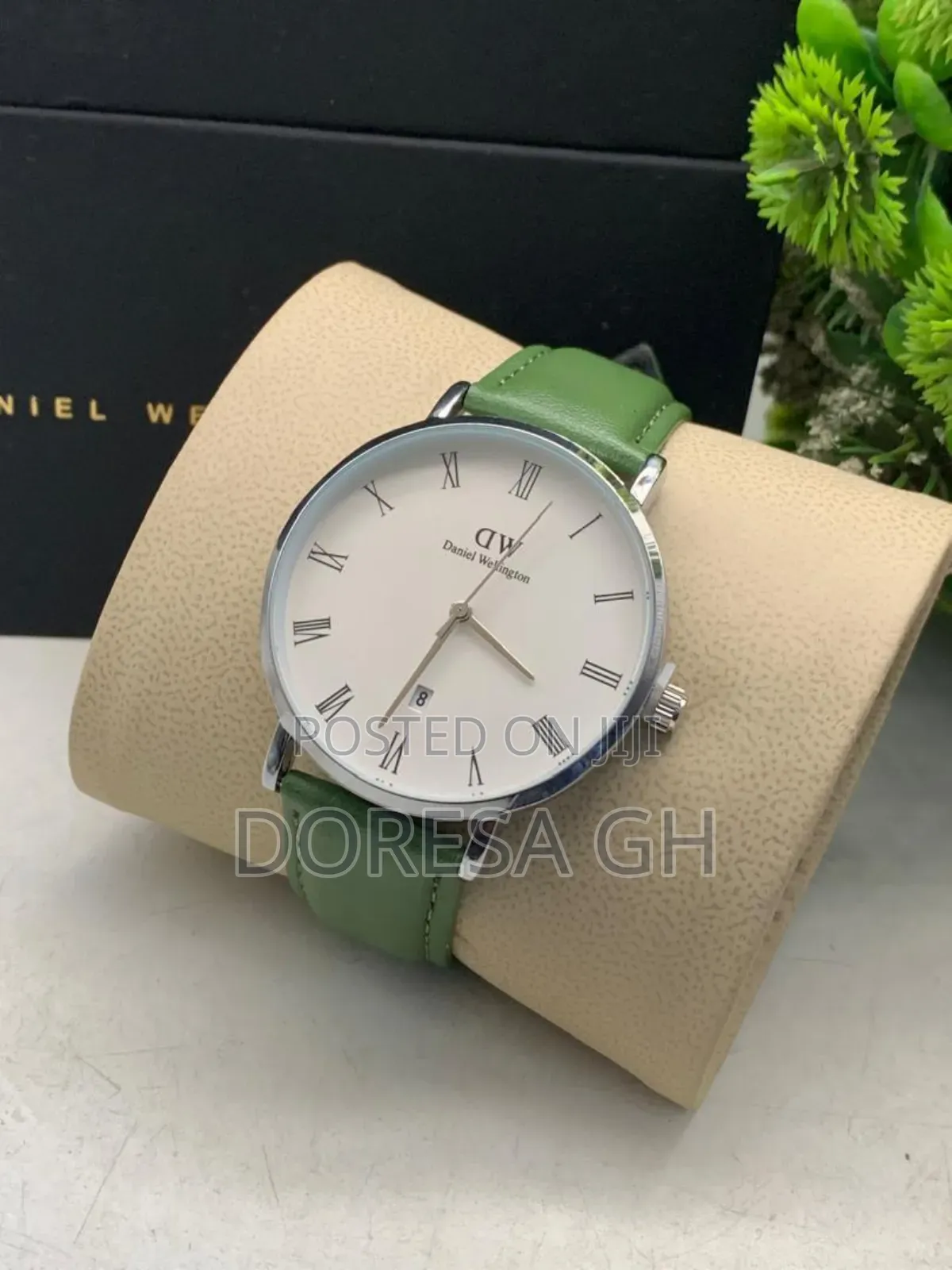 Daniel Wellington Leather Watch for Men – Classic Everyday Wristwatch