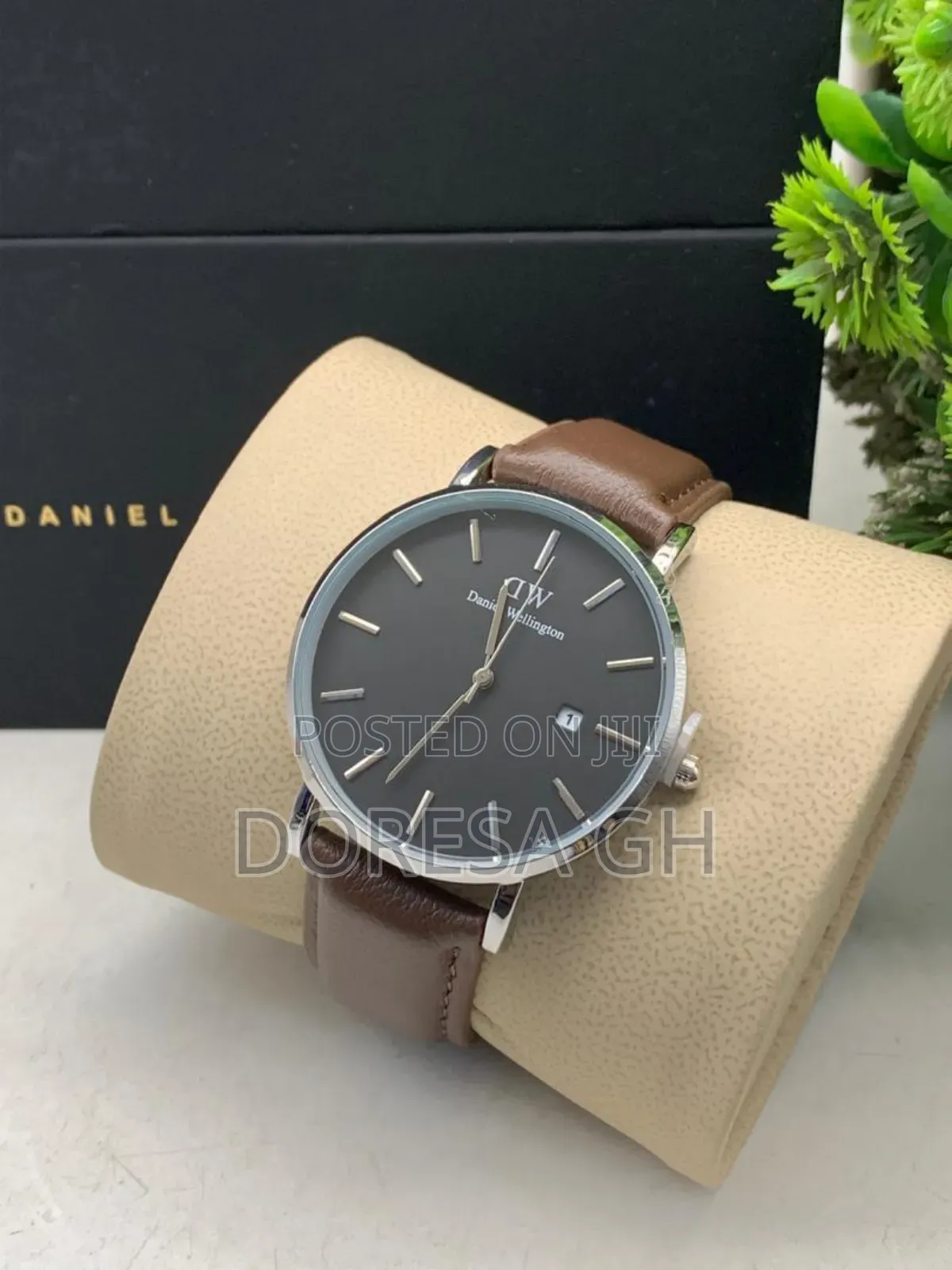 Daniel Wellington Leather Watch for Men – Classic Everyday Wristwatch