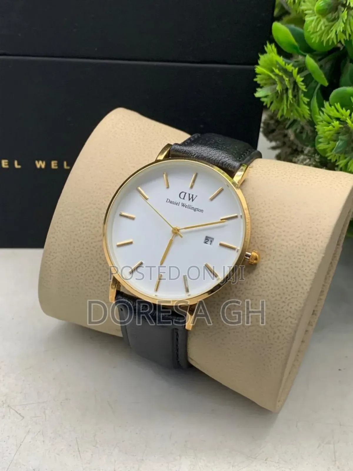 Daniel Wellington Leather Watch for Men – Classic Everyday Wristwatch
