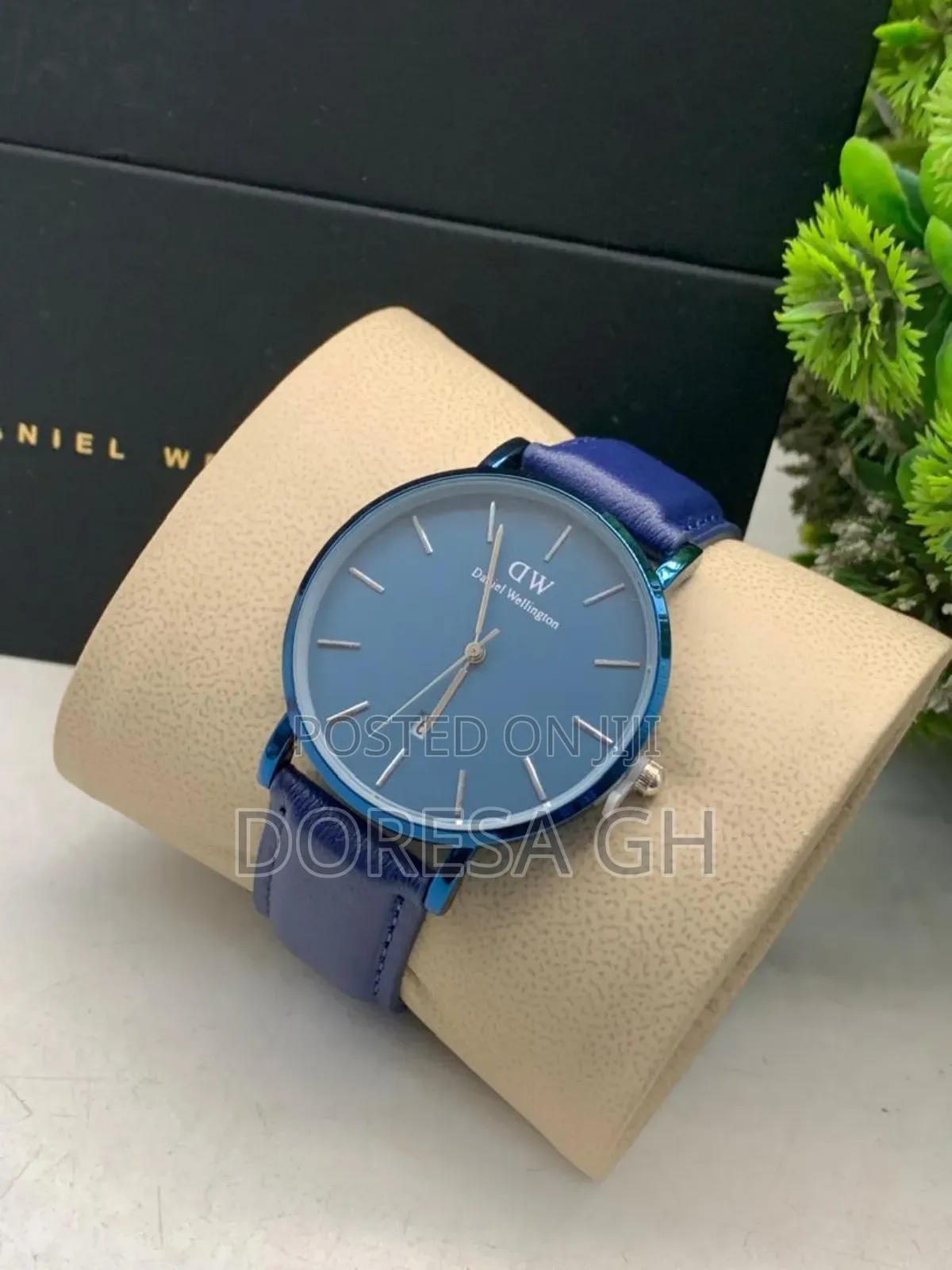 Daniel Wellington Leather Watch for Men – Classic Everyday Wristwatch