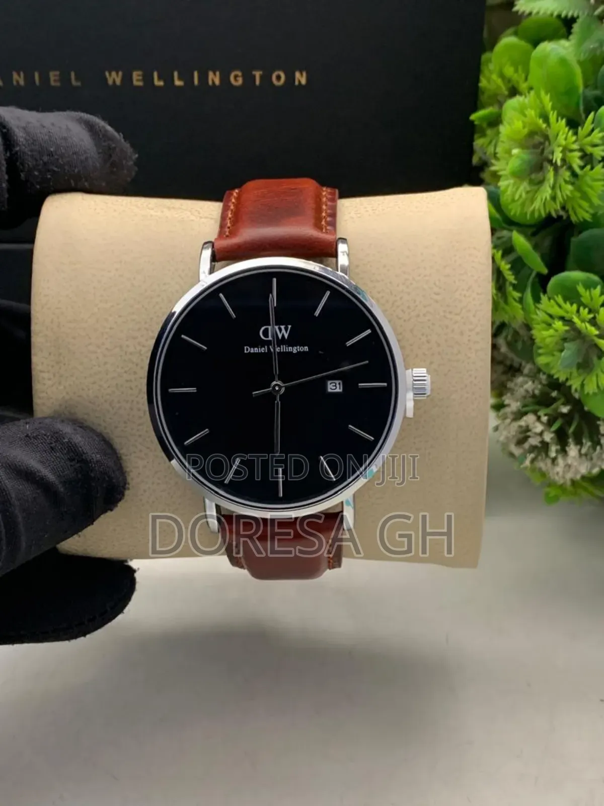 Daniel Wellington Leather Watch for Men – Classic Everyday Wristwatch
