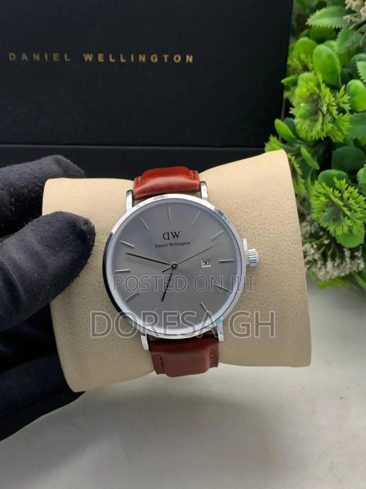 Daniel Wellington Leather Watch for Men – Classic Everyday Wristwatch
