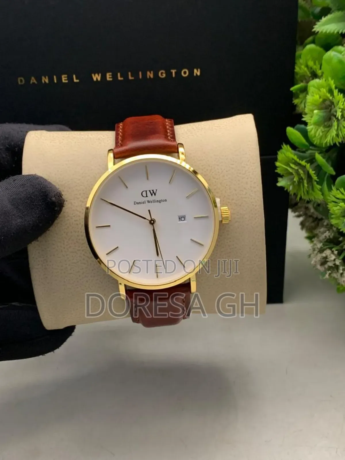 Daniel Wellington Leather Watch for Men – Classic Everyday Wristwatch