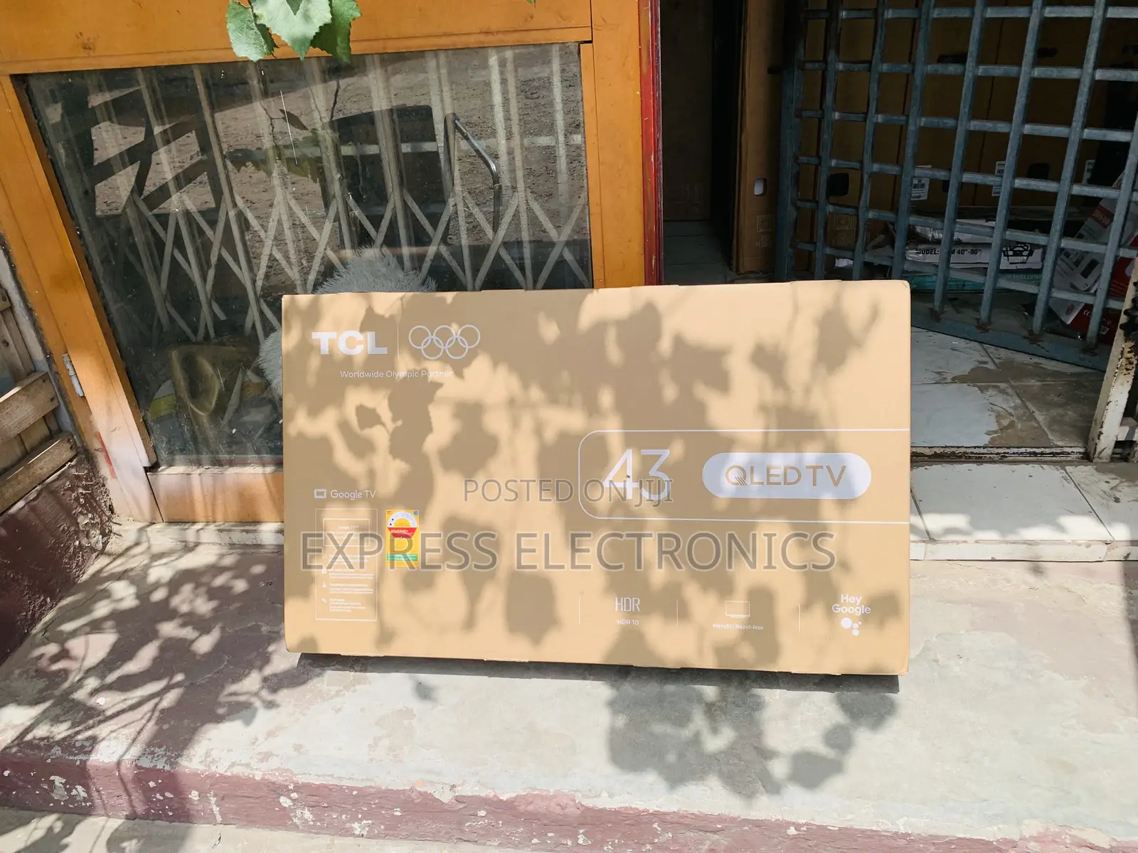 High Quality TCL 43" 2K Full HD Smart QLED Direct lAndroid Smart Bezel