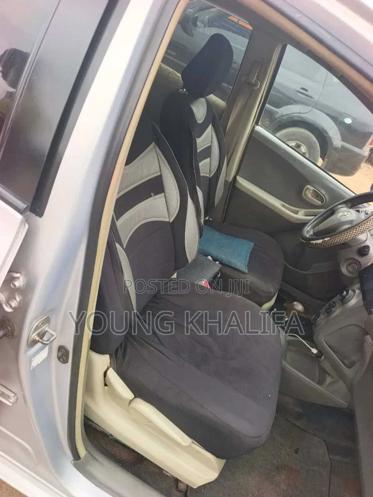 Toyota Vitz 2010 Silver