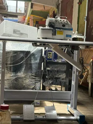 Industrial Overlock Sewing Machine