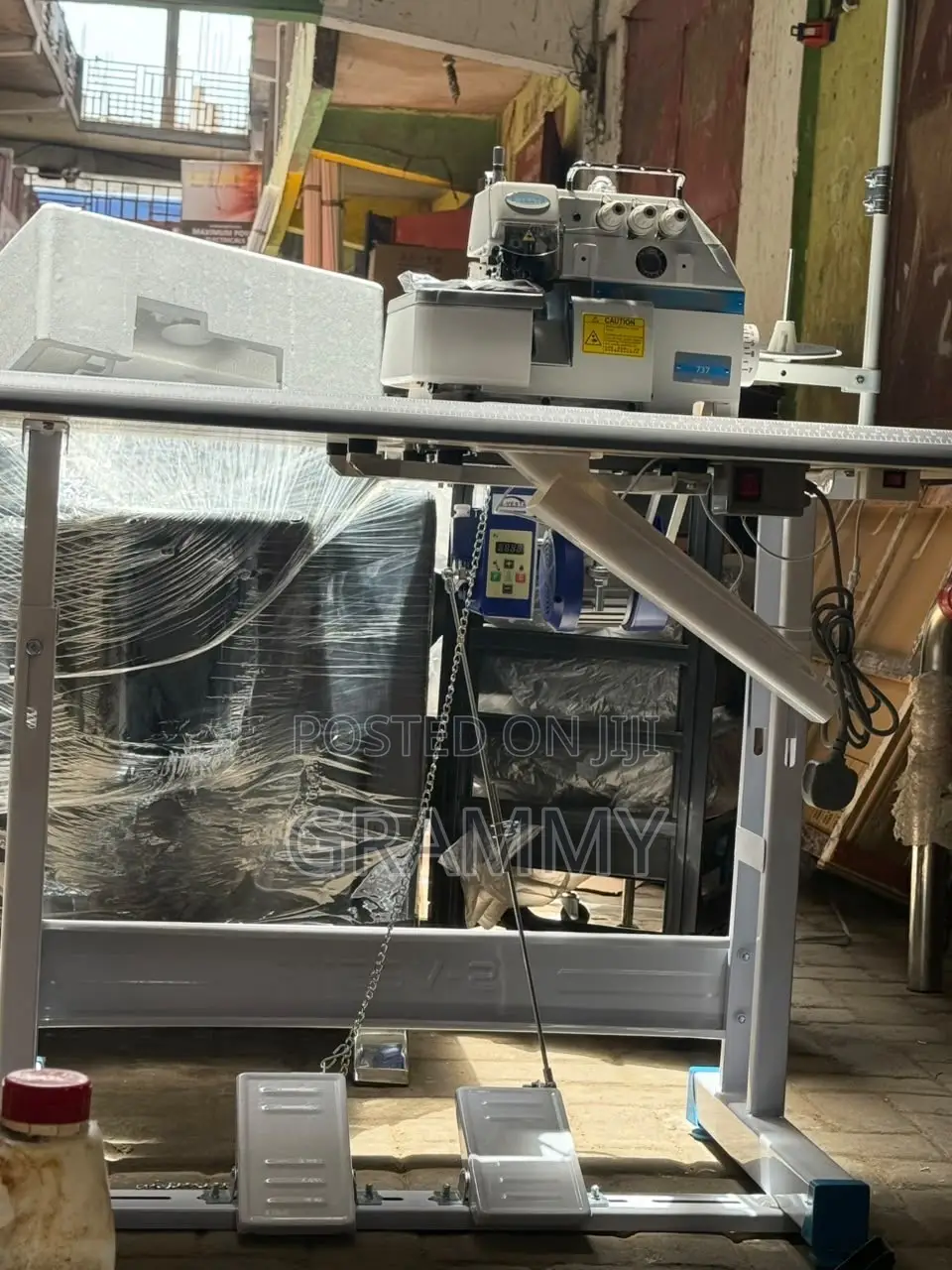 Industrial Overlock Sewing Machine