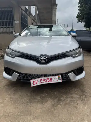 Toyota Corolla LE (1.8L 4cyl 2A) 2018 Silver