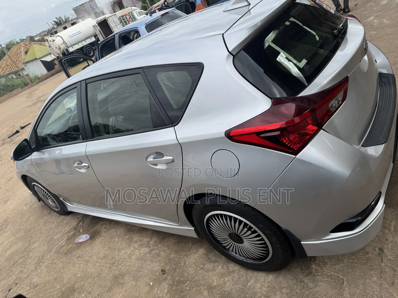 Toyota Corolla LE (1.8L 4cyl 2A) 2018 Silver