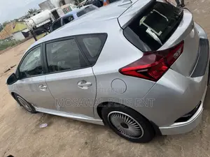 Toyota Corolla LE (1.8L 4cyl 2A) 2018 Silver