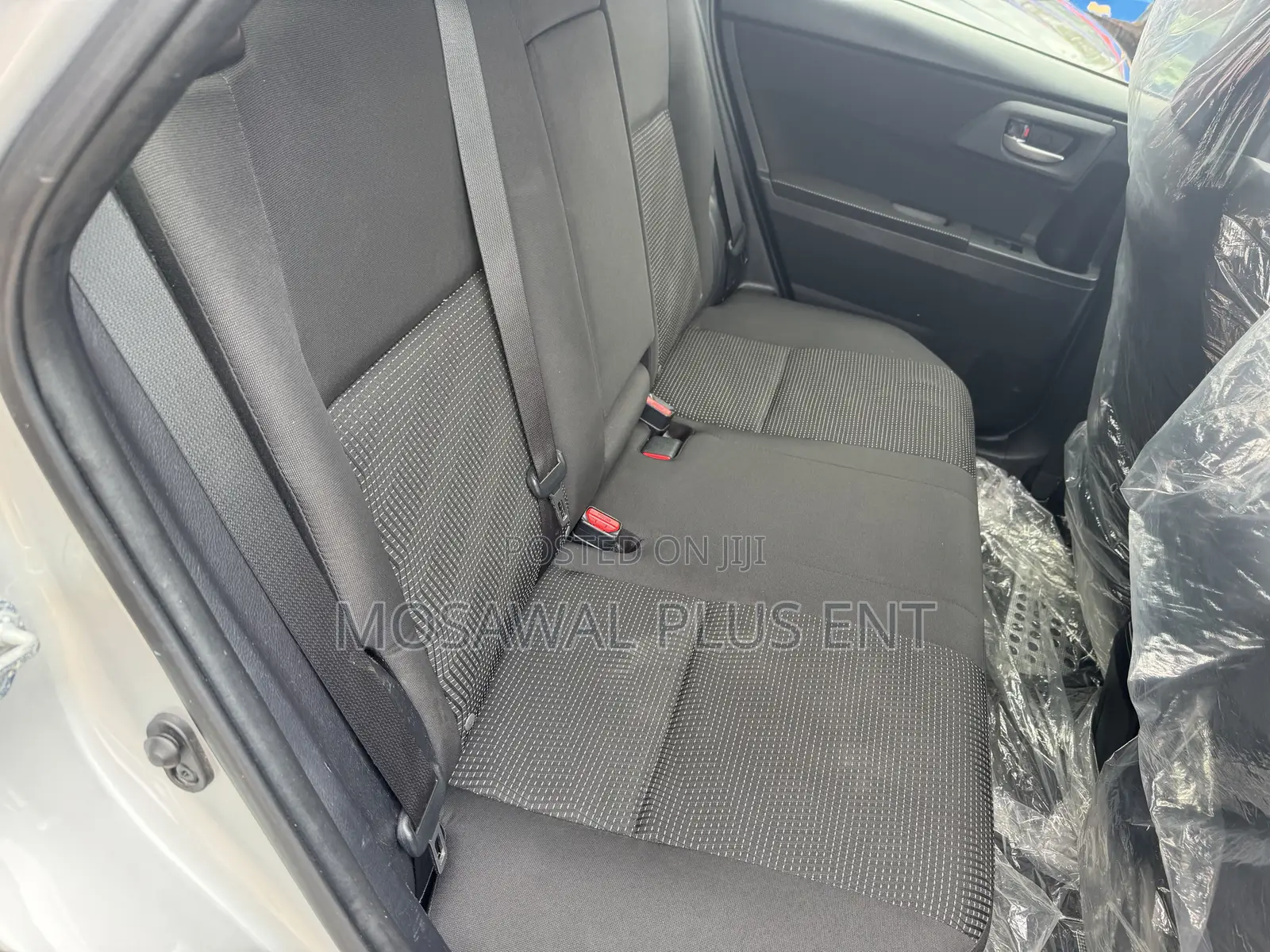 Toyota Corolla LE (1.8L 4cyl 2A) 2018 Silver