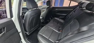 Hyundai Elantra 2018 White