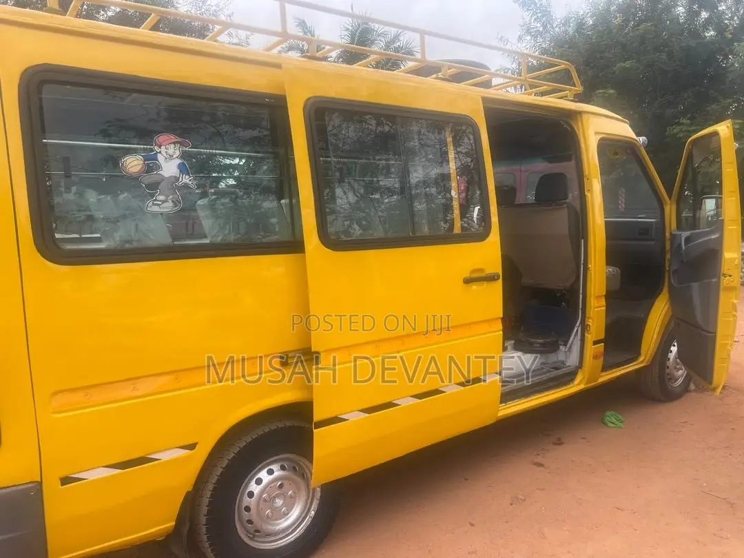 Mercedes-Benz Sprinter 2009 Yellow