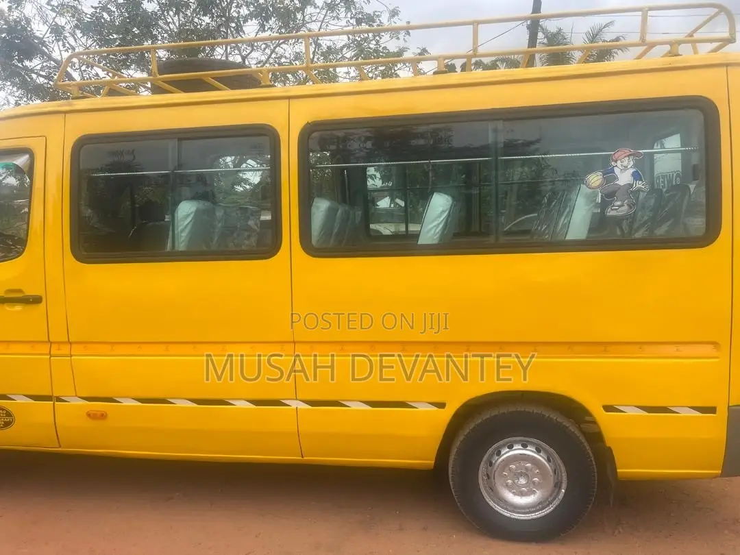 Mercedes-Benz Sprinter 2009 Yellow
