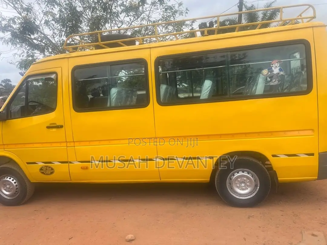 Mercedes-Benz Sprinter 2009 Yellow