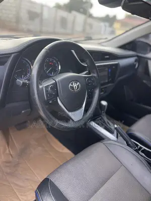 Toyota Corolla SE Special Edition 4dr Sedan (1.8L 4cyl CVT) 2017 Gray