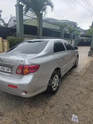 Toyota Corolla 2010 Silver