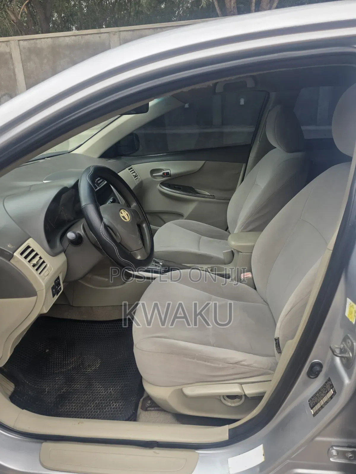 Toyota Corolla 2010 Silver