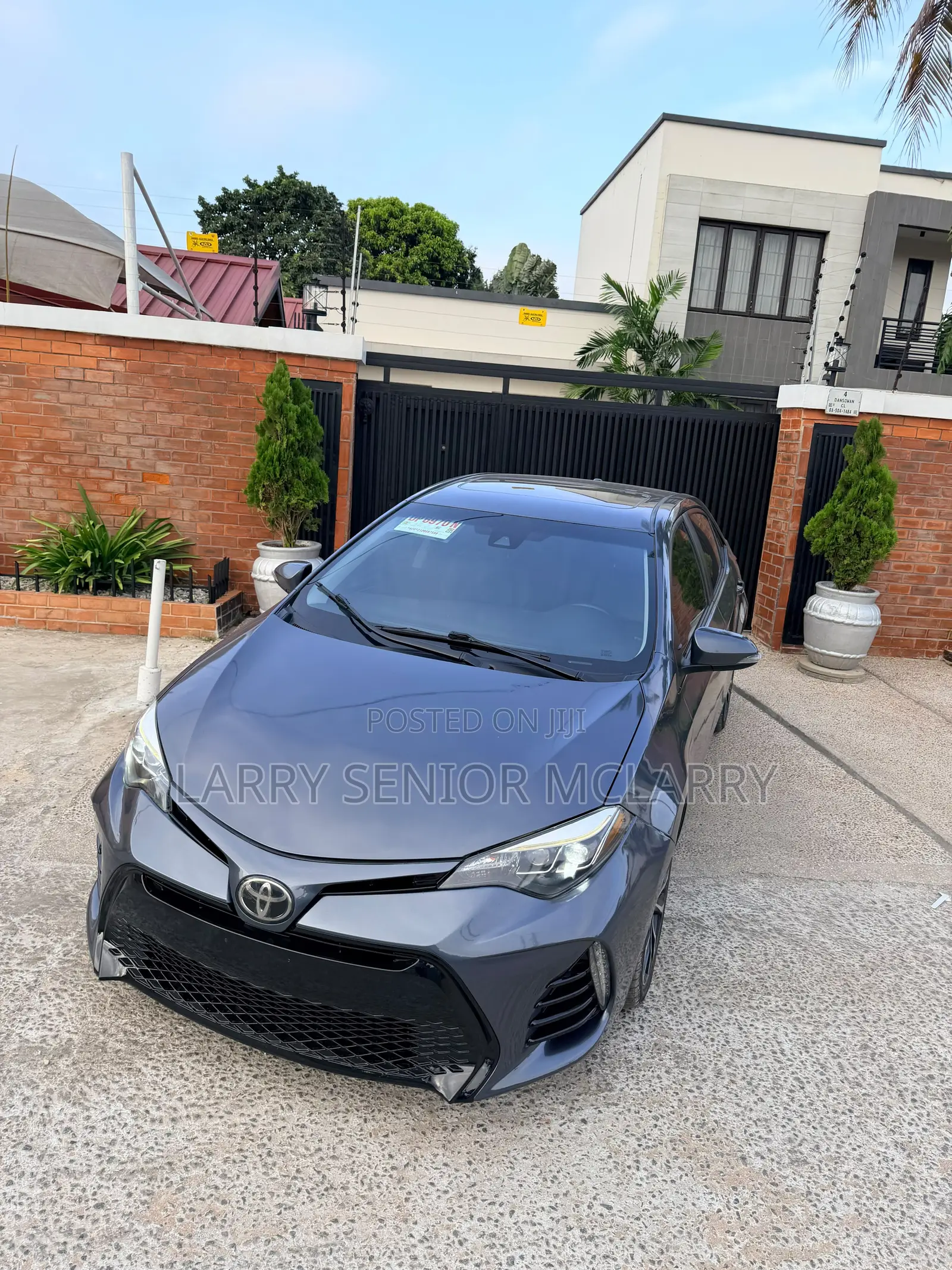 Toyota Corolla SE Special Edition 4dr Sedan (1.8L 4cyl CVT) 2017 Gray