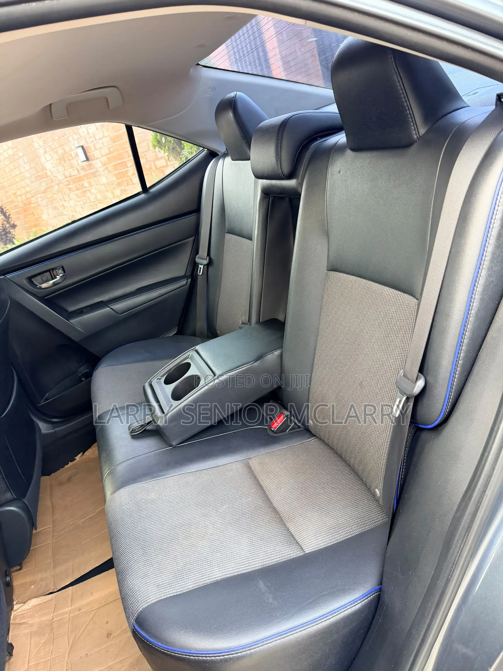 Toyota Corolla SE Special Edition 4dr Sedan (1.8L 4cyl CVT) 2017 Gray