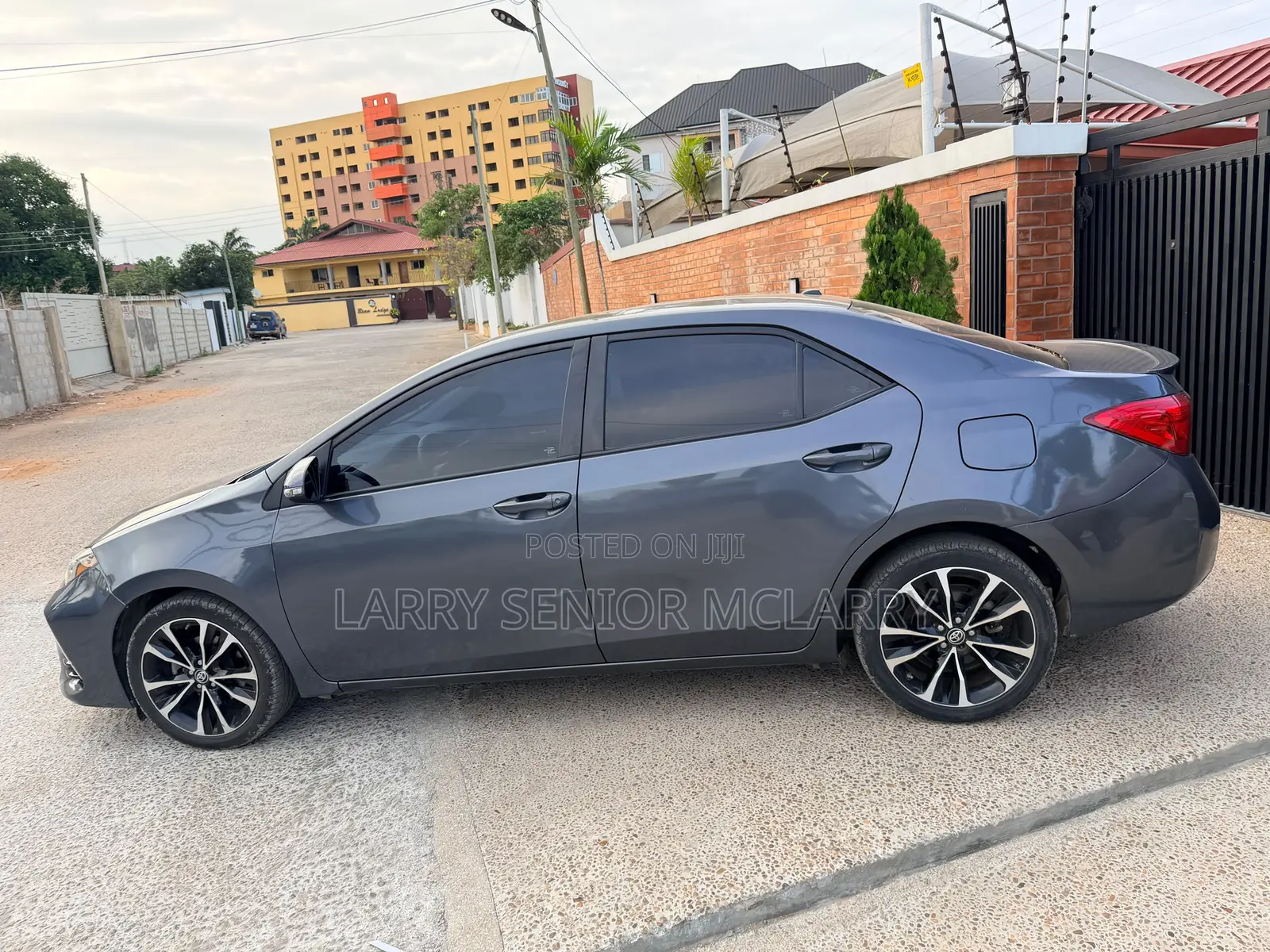 Toyota Corolla SE Special Edition 4dr Sedan (1.8L 4cyl CVT) 2017 Gray
